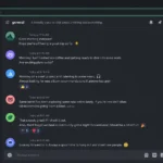Discord Web с каналами и сообщениями, открытый в браузере