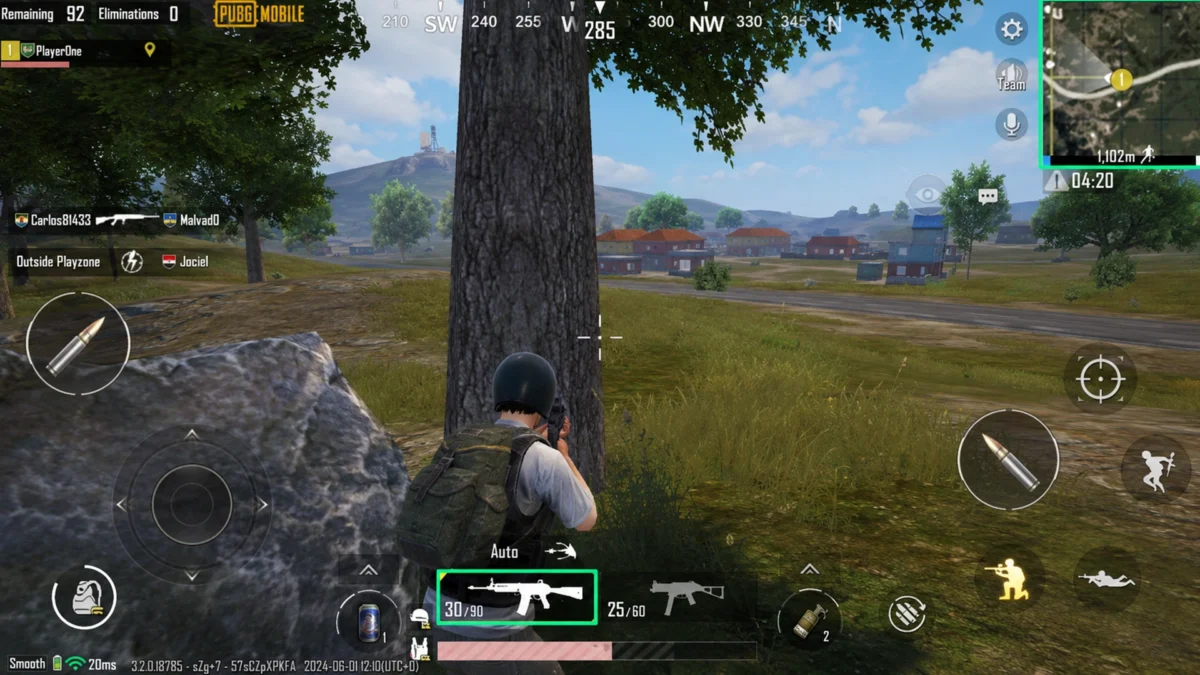 Игрок с оружием и экипировкой в первом матче PUBG Mobile на Erangel.