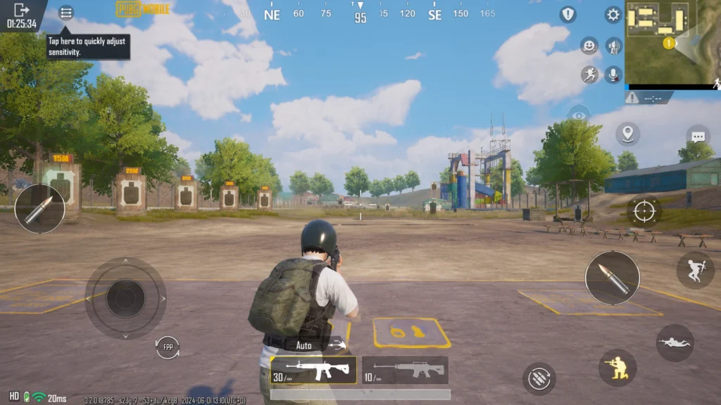 Тренировочный полигон PUBG Mobile с мишенями и стандартным игровым HUD.