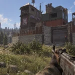 Игровая сцена Rust рядом с крупной базой и растительностью